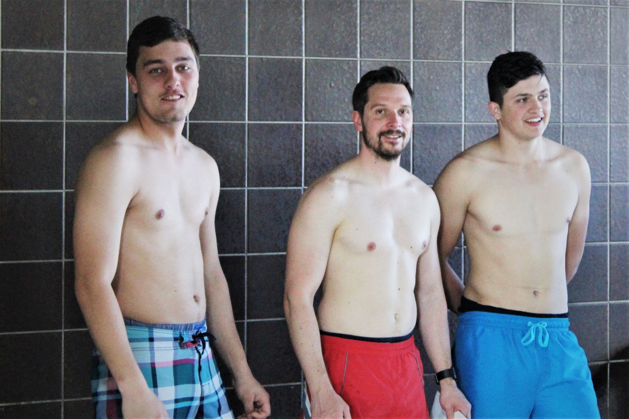 Im Schwimmbad Clemens Kl. 10, Hr. Büsing, Pierre Kl. 10