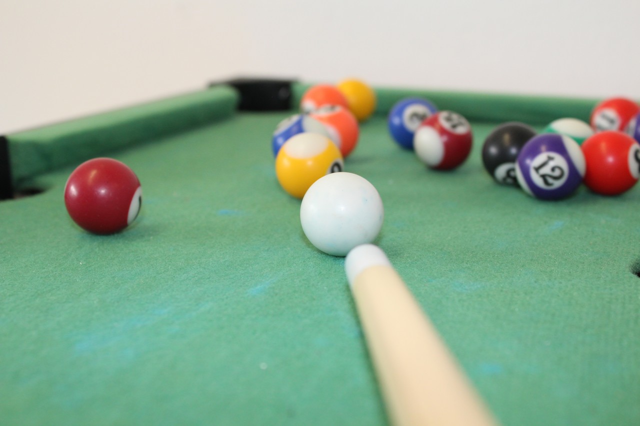 Billardtisch mit Kugeln